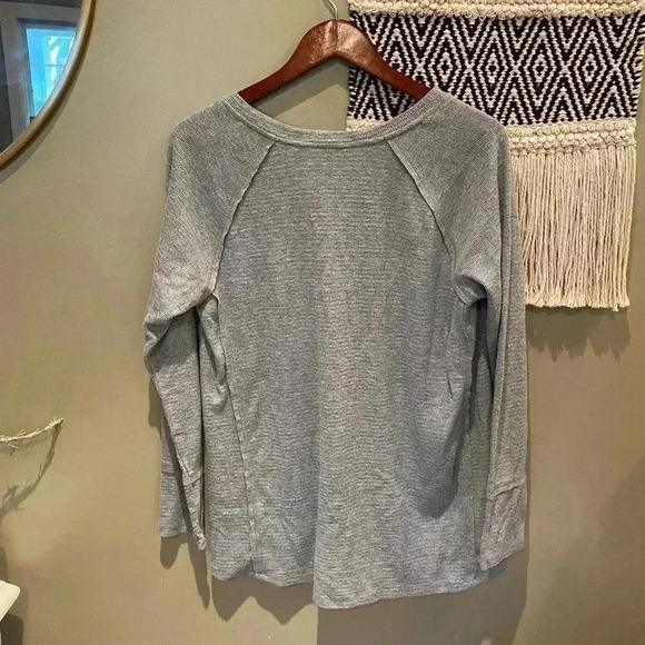 WILDFOX HALEY GRAY FUZZY LONG SLEEVE THERMAL TOP SIZE MEDIUM - Picture 5 of 6